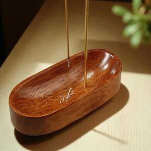 Quemador de incienso hecho a mano de madera de acacia con soporte dorado para uso aromático durante todo el año. - Product Image 2