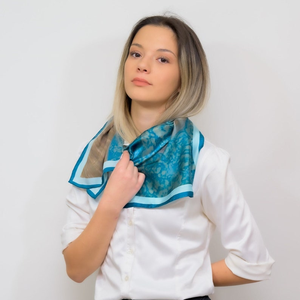 Bufandas cuadradas elegantes Tela ligera suave Impresión digital personalizada Perfecta para suministro al por mayor y a granel - Product Image 3