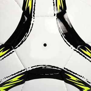 Balón de Futsal de Alta Calidad Cosido a Mano, Hecho en Pakistán con Cuero PU Resistente para Entrenamiento en Canchas Interiores y Partidos de Club - Product Image 6