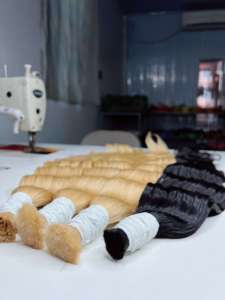 ผมแท้เวียดนามสีบลอนด์ 613 แบบคลื่นทะเล ยี่ห้อ CDYHAIR  แบบไม่มีตะเข็บ  นุ่ม  ปลายผมหนา - Product Image 2