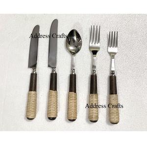 Dernier design de couverts en acier inoxydable avec manche en bois, comprenant couteau à steak, fourchette et cuillère, en argent, pour la table - Product Image 6