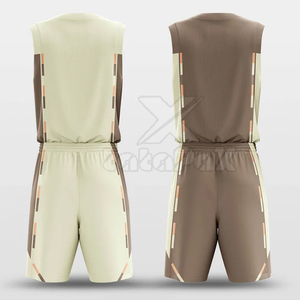 ชุดบาสเก็ตบอลผ้าโพลีเอสเตอร์แบบกลับด้านได้ ผลิตในปากีสถาน แห้งเร็ว กระชับพอดี ให้การเคลื่อนไหวได้อย่างอิสระ ระบายอากาศได้ดีเยี่ยม เหมาะสำหรับทีม - Product Image 5