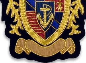 ป้ายผ้าปักมือรักษ์โลกสำหรับเสื้อเบลเซอร์ ปักลายตราสัญลักษณ์ด้วยด้ายสีทองแบบกำหนดเอง ขนาดเท่ากระเป๋าเสื้อ สำหรับติดบนชุดยูนิฟอร์ม - Product Image 3