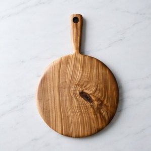 Planche à découper ronde en bois d'olivier de qualité supérieure avec poignée et trou de suspension - Product Image 1