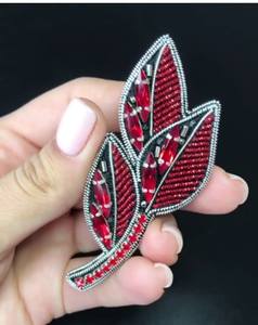 Broche de Flor de Amapola Bordado Artesanal de Lujo MD HANDICRAFTS con Diseño Personalizable y Adornos de Cuentas - Product Image 5