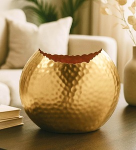 Vase à fleurs en aluminium plaqué or, design luxueux, effet martelé, pour décoration intérieure, options de personnalisation offertes. - Product Image 6