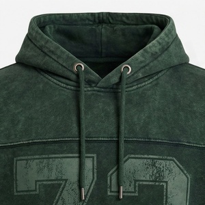 Conjunto Deportivo Casual con Efecto Desgastado, Logotipo Serigrafiado en Algodón, Pantalones con Corte Apilado, Sudadera con Capucha Oversize, Ropa Urbana para Hombre - Product Image 4