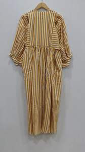 Nuevo vestido midi Kyra, minivestido, vestido largo con estampado floral, cuello profundo con cierre de cordón. - Product Image 6