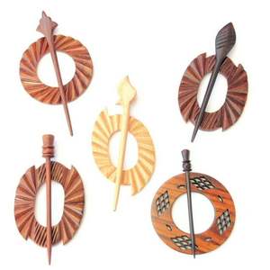 Épingle à cheveux en bois naturel pour femmes, faite à la main, durable, finition lisse et polie, artisanat en bambou et en bois, accessoire pour cheveux - Product Image 1