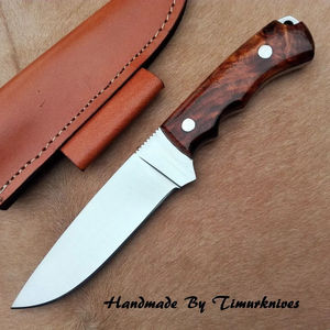 มีดทำมือคุณภาพสูงขนาด 8.25 นิ้ว รุ่นใหม่ สำหรับตั้งแคมป์ ล่าสัตว์ และงานบุชคราฟท์ ทำจากเหล็ก 1095 H.C พร้อมด้ามจับไม้พะยูงที่มีความแข็งแรงและจับถนัดมือ - Product Image 2