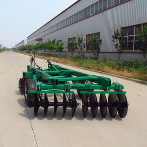 Precio de fábrica: Grada de discos hidráulica de 26 discos de alta resistencia con diseño desplazado para labranza eficiente del suelo y preparación de tierras agrícolas, 1160 kg, 1 año de garantía. - Product Image 1