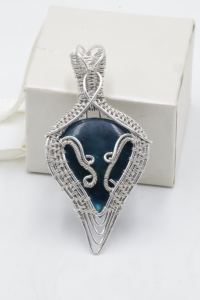 จี้ลาบราดอไรต์ธรรมชาติพันลวดทองแดง งานแฮนด์เมด เครื่องประดับพลอย ขนาดฟรีไซส์ จี้คริสตัลบำบัดรักษา - Product Image 1