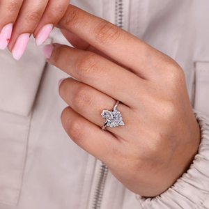 Anillo de compromiso y boda para mujer con diamante marquise de 2.24 ct cultivado en laboratorio de alta calidad, engaste de púas en oro amarillo de 14k - Product Image 3