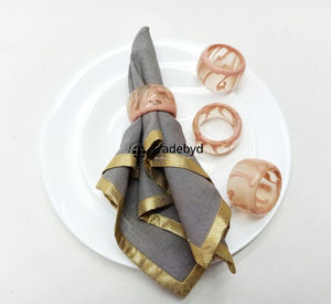 Anneau de serviette élégant et classique en résine, écologique, durable, de luxe, fait main, pour la décoration de table, accessoires pour hôtels et mariages - Product Image 1