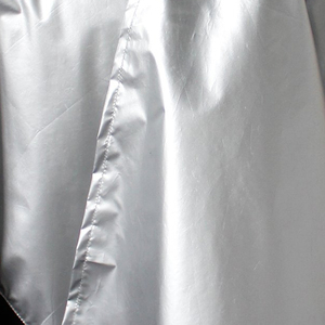Cape de Coiffure Professionnelle Noire et Argentée en Polyester Résistante à l'Eau, Cape de Barbier Réutilisable avec Fermeture à Boutons Ajustable pour Salon de Coiffure - Product Image 4