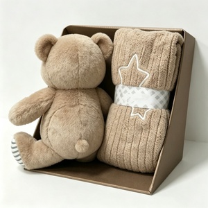 Ensemble cadeau personnalisé ours en peluche beige et couverture tricotée, coffret cadeau bébé neutre avec ours en peluche et couverture tricotée étoile - Product Image 3