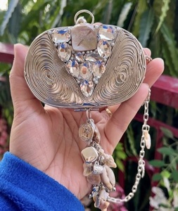 Bolso de Mano Metálico con Mosaico Chapado en Oro Hecho a Mano, con Forma Personalizada, Adornado con Perlas de Latón, Elegante Bolso de Noche Vintage - Product Image 3