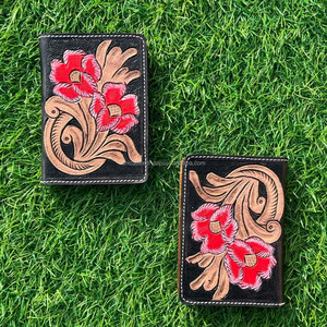 ที่ใส่หนังสือเดินทางหนังดีไซน์ใหม่อุปกรณ์เดินทางอเนกประสงค์แกะสลักด้วยมือสไตล์ตะวันตก - Product Image 4