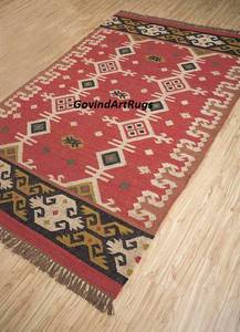 Tapis artisanal Kilim géométrique en laine et acrylique, écologique, tufté à la main, pour salon, rectangulaire, à poils moyens, par Krafterscustom - Product Image 4