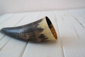 Auténtico Cuerno Vikingo para Beber Cerveza, Cuerno Natural Pulido de Buey/Vaca de Alta Calidad, Tallado a Mano, Diseño Animal, Náutico, Ecológico - Product Image 2