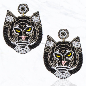 Boucles d'oreilles en cristal de forme émeraude faites à la main, avec des perles de strass en forme de cœur, design floral blanc et jaune, jolies boucles d'oreilles en perles de graines, taille personnalisée, pour les fêtes - Product Image 6