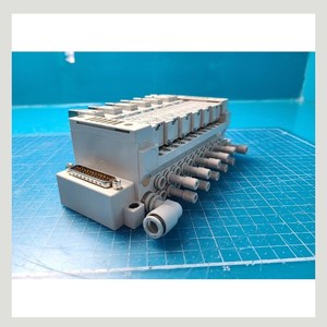 Ensemble de distributeur de solénoïdes SMC VVQ1000-10A-1 + VQ1201N-51 d'occasion pour équipement semi-conducteur Legacy - Product Image 5
