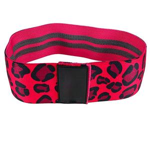 Bande de résistance en nylon à imprimé léopard rouge, confortable, pour exercices de fitness, pour tous les âges - Product Image 1