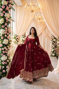AARIKA TEXTILE Lehenga Choli en soie pure rouge, coupe classique, longueur standard, tenue de mariage traditionnelle pour femmes, style Inde Pakistan, toutes tailles - Product Image 4