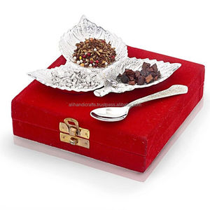 Ensemble de supports pour bouteilles de vin en laiton plaqué argent gravé sur mesure, manchons rafraîchissants en métal pour articles de bar d'hôtel de luxe et cadeaux d'entreprise - Product Image 3