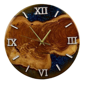 Horloge murale artisanale en résine et quartz, design contemporain de dessin animé, horloge décorative artistique pour le salon, décoration de la maison - Product Image 1