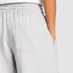 Pantalon de jogging gris argenté pour garçon, coupe décontractée, avec logo personnalisé, en molleton premium, pour un style décontracté. - Product Image 4