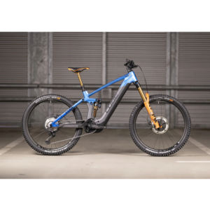 Bicicleta de Montaña Enduro HEY- Stereo 160 C68 Action Team de 27.5 Pulgadas con Cuadro de Aluminio Azul Naranja y Suspensión - Product Image 3