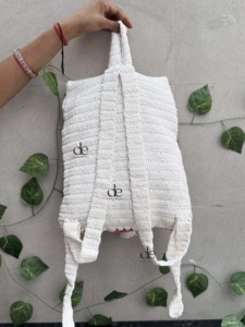 Nueva mochila de ganchillo de diseñador Mochila elegante hecha a mano Vintage Boho Multi Usos Venta caliente Hermosa bolsa de usos de diseñador para niñas - Product Image 3