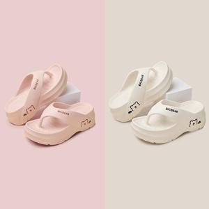 Chibear Chanclas con patrón de oso bordado para mujer, suela suave de EVA, sandalias informales cómodas para primavera/verano - Product Image 2