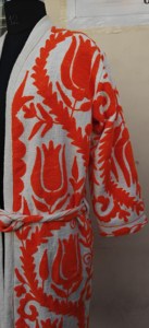 Chaqueta Larga de Algodón Blanco para Mujer, Estilo Suzani, con Bordado Floral Naranja, Cuello Alto Bohemio, Manga Larga, Ropa de Invierno - Product Image 3