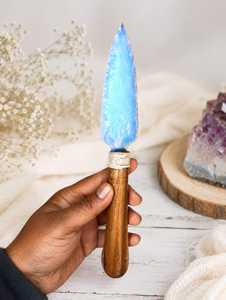 Piedra de Cristal Opalina Natural en Forma de Lágrima, Pirámide Tallada a Mano, Piedra Energética para Altar, Meditación Wicca Pagana, Decoración para el Hogar - Product Image 1