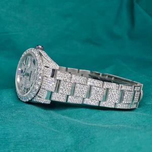 Reloj de Lujo de Cuarzo Fabricado en India, Correa de Acero Inoxidable, Cristal, 41 mm, 5 mm, 16 mm, Números Romanos, Resistente al Agua, Moderno - Product Image 1