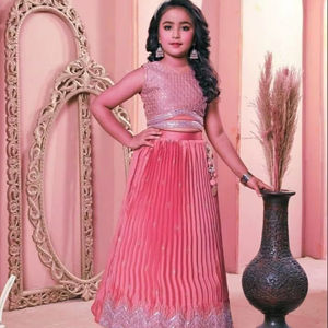 KIDS Special Garba Party & Function Wear Bordado de colores brillantes Patrón único Stitch Blusa & Lahenga Choli para venta en línea - Product Image 5