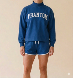 Ensemble haut à col montant et short pour femme, style contemporain, toucher doux, coupe décontractée et style streetwear décontracté - Product Image 1