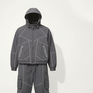 Ensemble de survêtement sportif réfléchissant surdimensionné personnalisé pour homme, coupe-vent à capuche, ensemble de jogging en nylon uni, style streetwear - Product Image 5