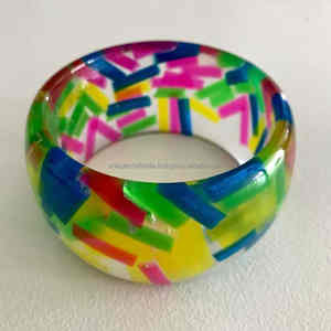 Collection de bracelets en résine colorée | | Bracelets manchette faits à la main et brillants pour un style bohème chic et une mode tendance | | - Product Image 2