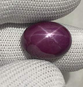 Rubí Estrella Ovalado Natural de 22.02 Quilates, Rojo, de África, para Joyería, con 6 Rayos Visibles en Ambos Lados - Product Image 1