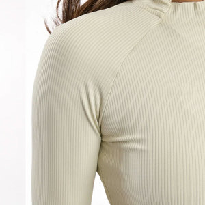 Chemise de sport athlétique à manches longues pour femme, coupe ajustée, avec fermeture éclair intégrale, conception OEM avec emplacement pour bras, idéale pour le yoga, la gym et la course à pied, collection Compression 2026 - Product Image 3