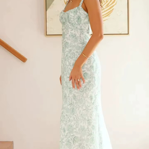 Robe Colonne Midi Aria Sage à Dos Nu Motif Floral, Robe Maxi Botanique Elowen à Dos Torsadé - Product Image 1