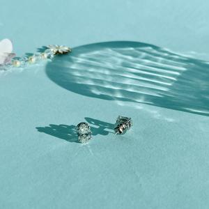 Pendientes de diamantes cultivados en laboratorio con certificación GIA de 1.50 CT E VVS1, corte brillante ovalado excelente, oro blanco de 14k, diseño unisex, estilo minimalista. - Product Image 3