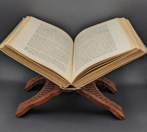 Soporte de Madera Artesanal para el Corán, Plegable, Tradicional Islámico, Tallado, para Lectura y Oración - Product Image 5