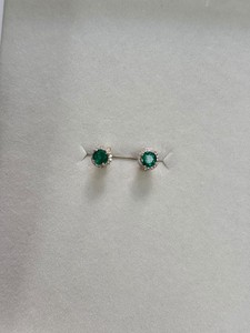 Boucles d'oreilles de luxe en or 14 carats avec émeraude naturelle et halo de diamants naturels pour anniversaire de mariage et cadeau - Product Image 1