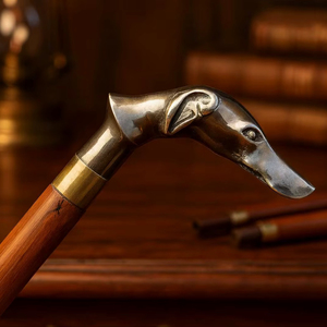 Bâtons de marche rustiques modernes en bois naturel écologique avec poignée en laiton poli, idéaux pour les cadeaux - Product Image 1