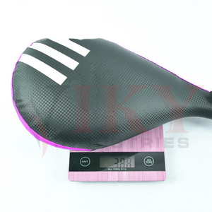 Pagaie de frappe double face Taekwondo avec impression de logo personnalisé, texture carbone, noir et violet, 3 bandes, équipement d'arts martiaux - Product Image 6