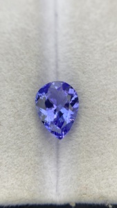 Pierre de Tanzanite naturelle certifiée super attrayante, taille poire, avec une couleur et un lustre excellents, Zoisite naturelle 1,94 carat, clarté éclatante - Product Image 6